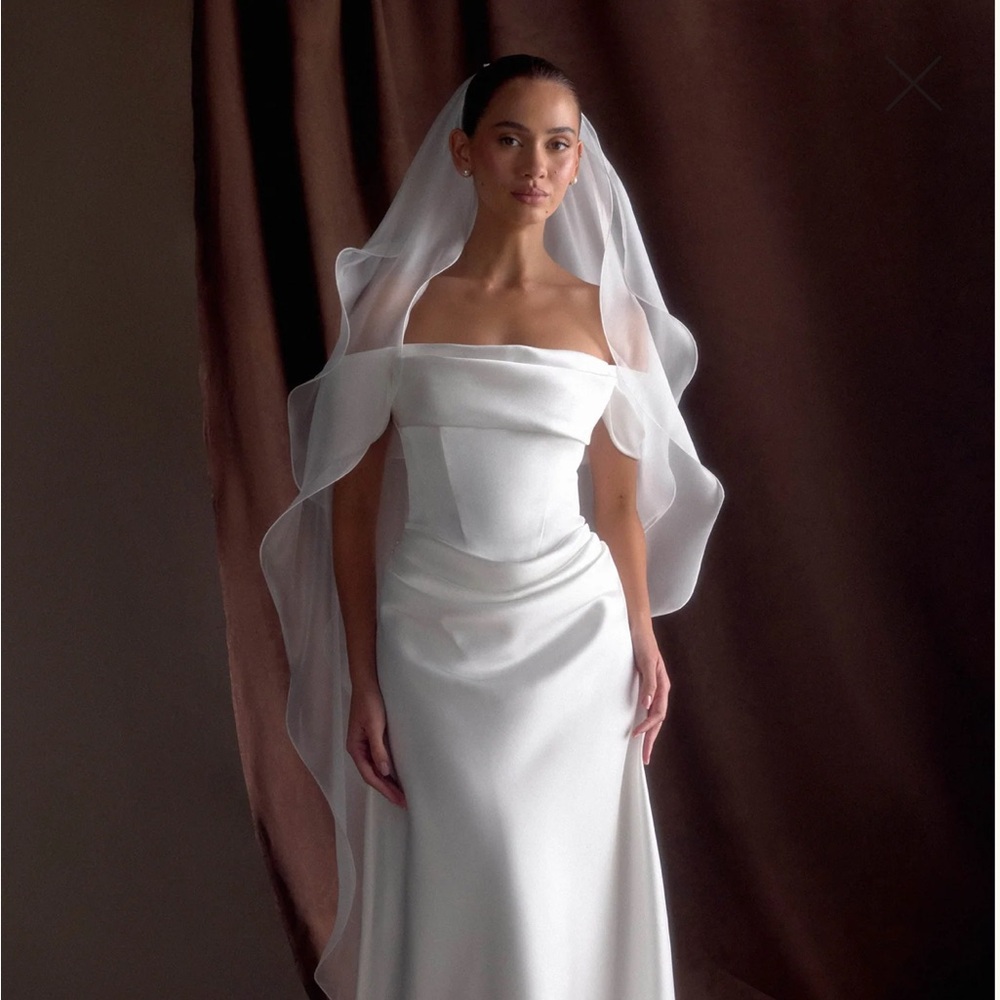 Meshki Asteria Draped Chiffon Veil - Ivory